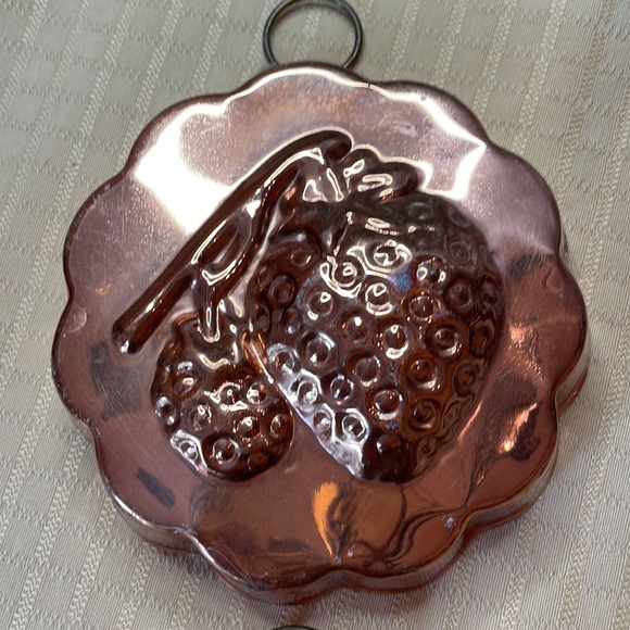 Copper molds wall hanging - Picture 2 of 7